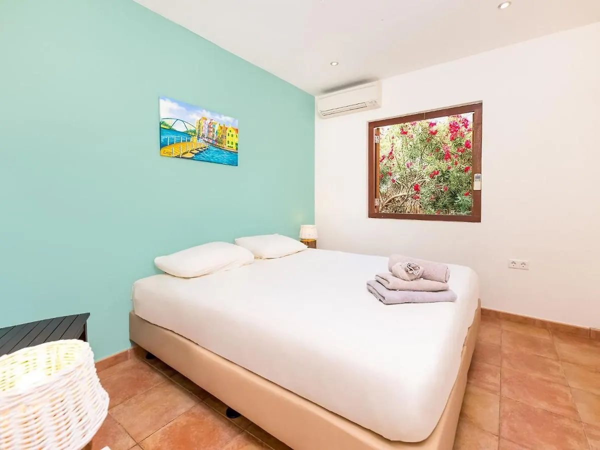 Charming Holiday Villa In Jan Thiel With Pool