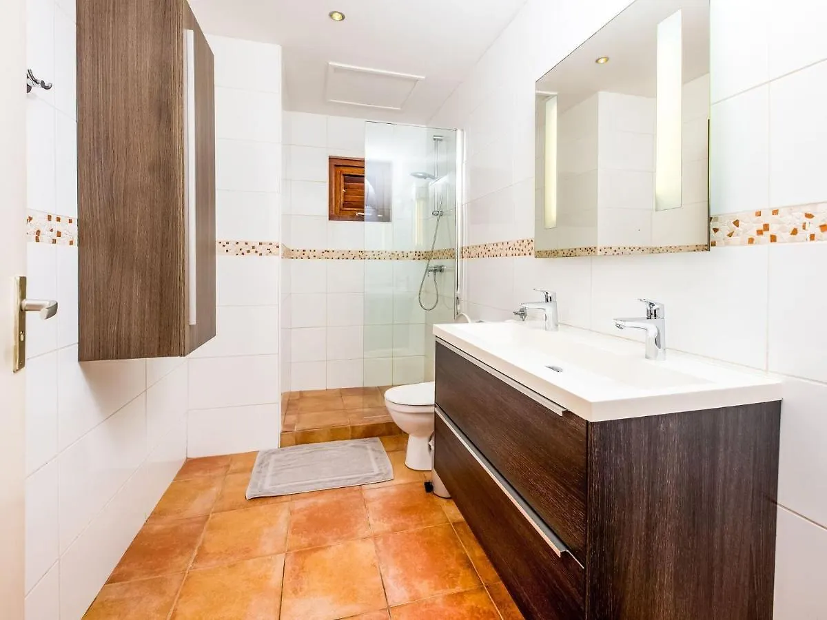 Charming Holiday Villa In Jan Thiel With Pool